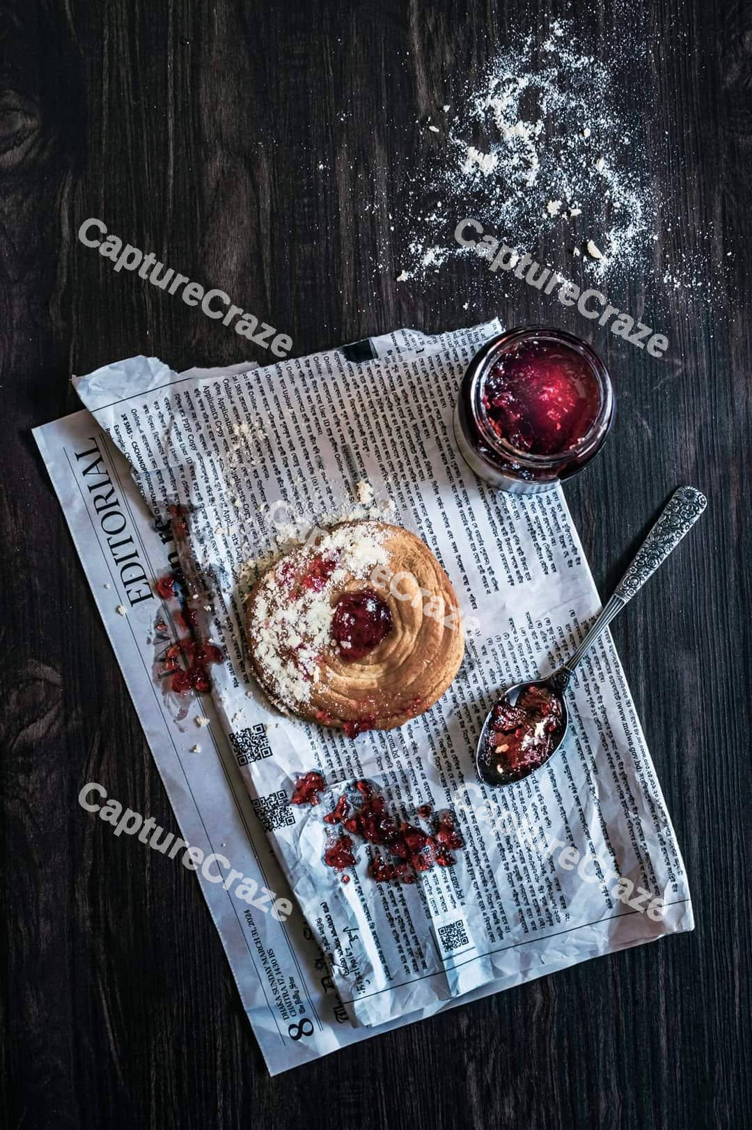 Cinnamon roll with jam